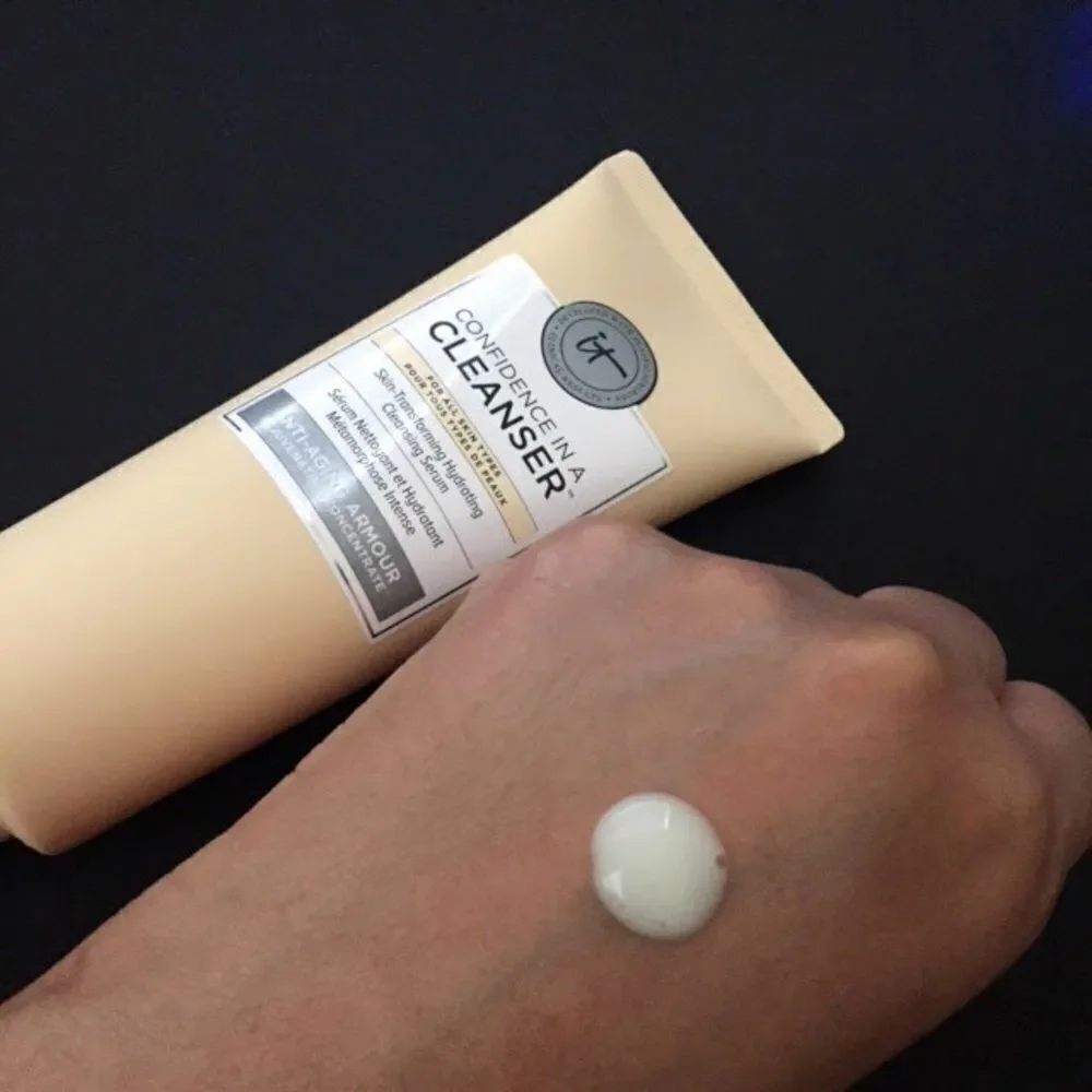 ✨HP✨IT Cosmetics Confidence in a Cleanser✨